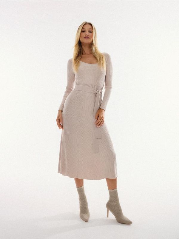 Mohito Mohito - Трикотажна миди рокля - бежово