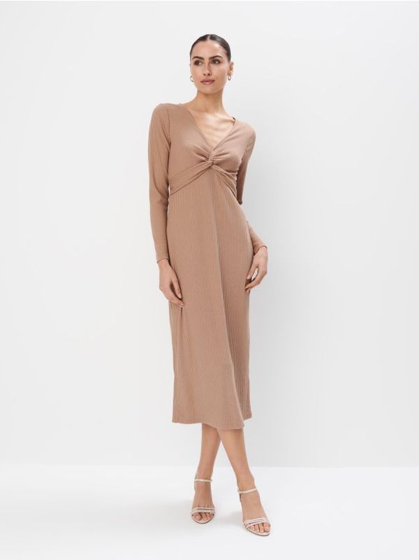 Mohito Mohito - Трикотажна миди рокля - бежово