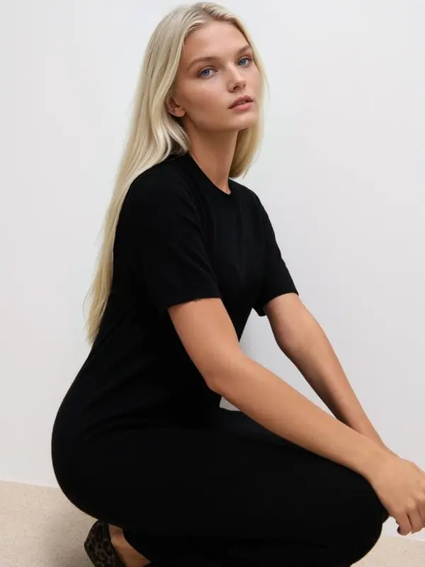 Mohito Mohito - Трикотажна миди рокля - черен