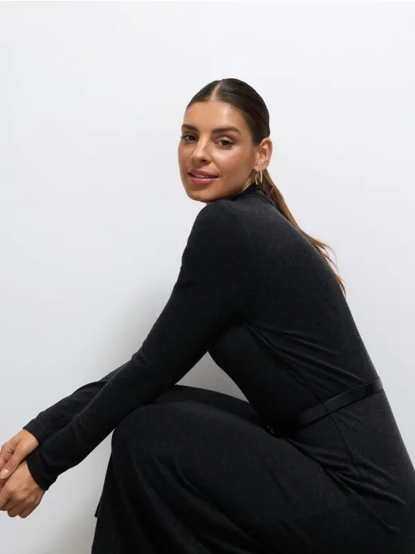 Mohito Mohito - Трикотажна миди рокля - сиво