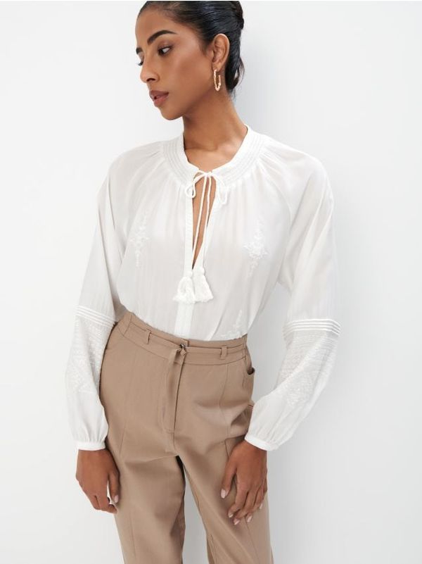 Mohito Mohito - Viscose rich blouse - кремaво