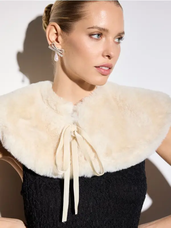 Mohito Mohito - Яка от изкуствена козина - кремaво