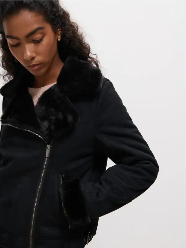 Mohito Mohito - Яке с пухена яка - черен