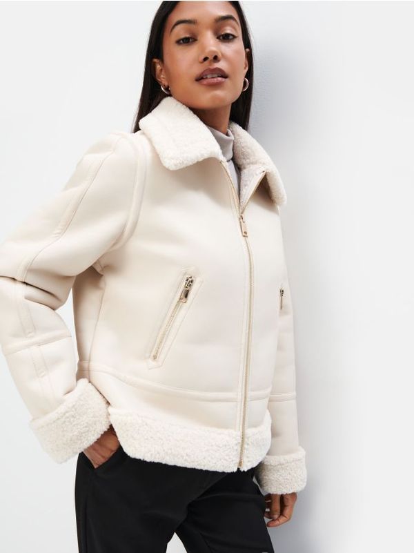 Mohito Mohito - Яке с пухена яка - кремaво