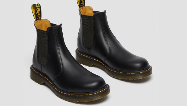 Dr. Martens Dr. Martens 2976 Smooth Leather Chelsea Boot