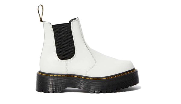 Dr. Martens Dr. Martens 2976 Smooth Leather Platform Chelsea Boots
