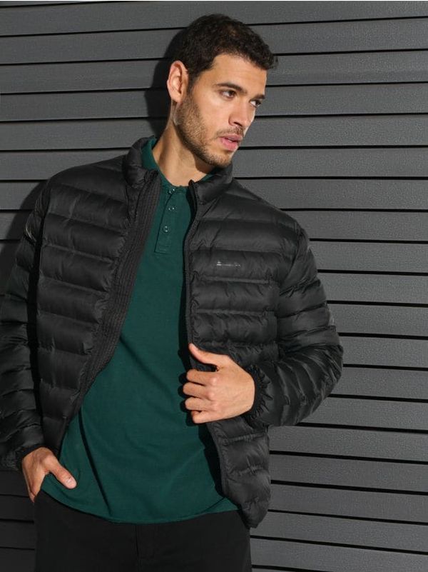 Sinsay Sinsay - Капитонирано яке - черeн