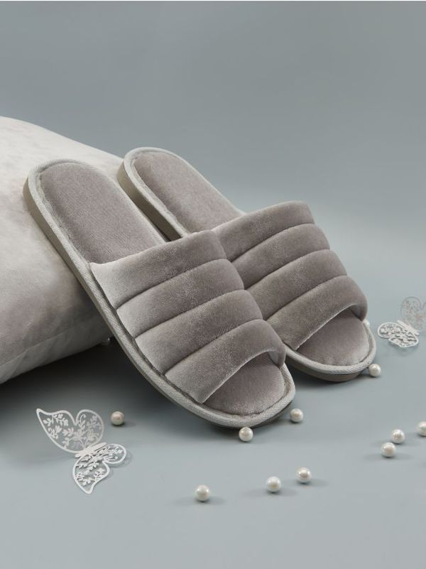 Sinsay Sinsay - Пантофи - Светло сиво