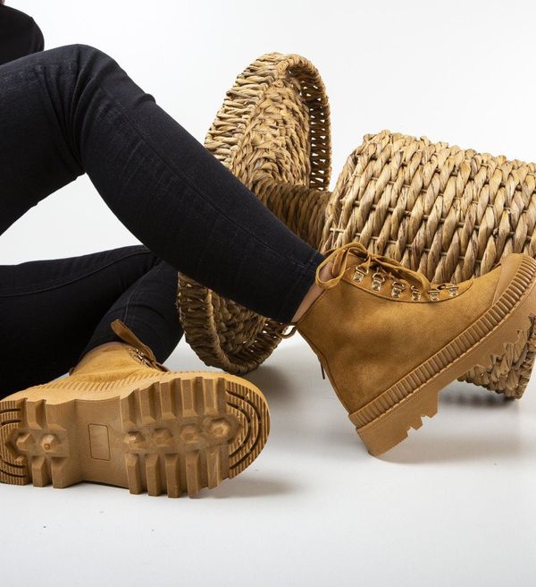 Ali Боти Abby Камел