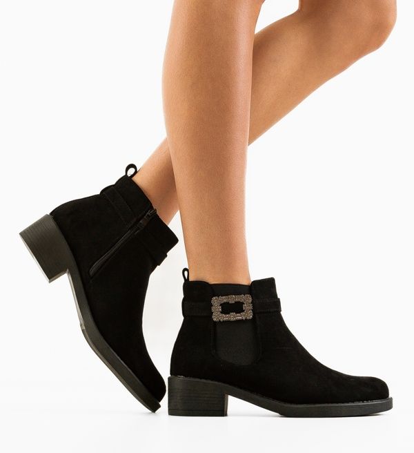 Ali Боти Aiza Черни