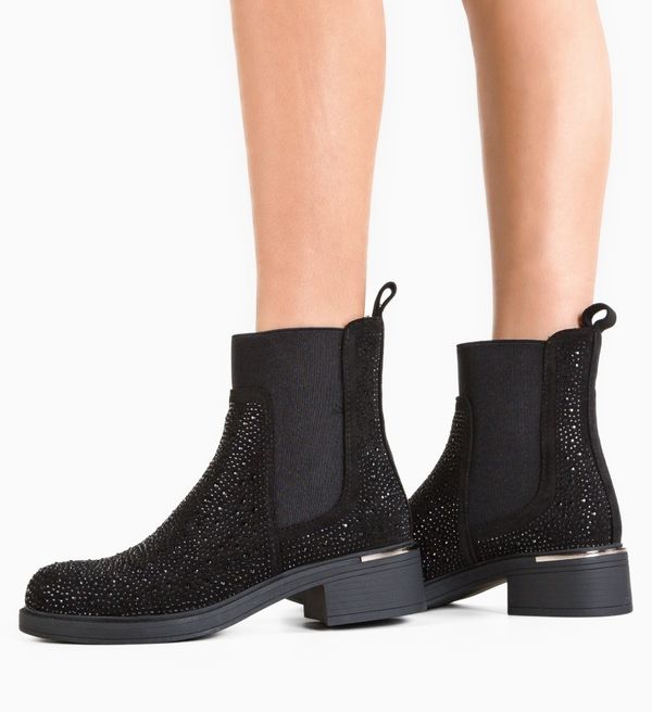 Ali Боти Ayand Черни