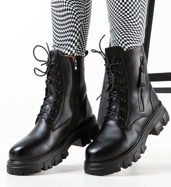 Zoha Боти Bourne Черни