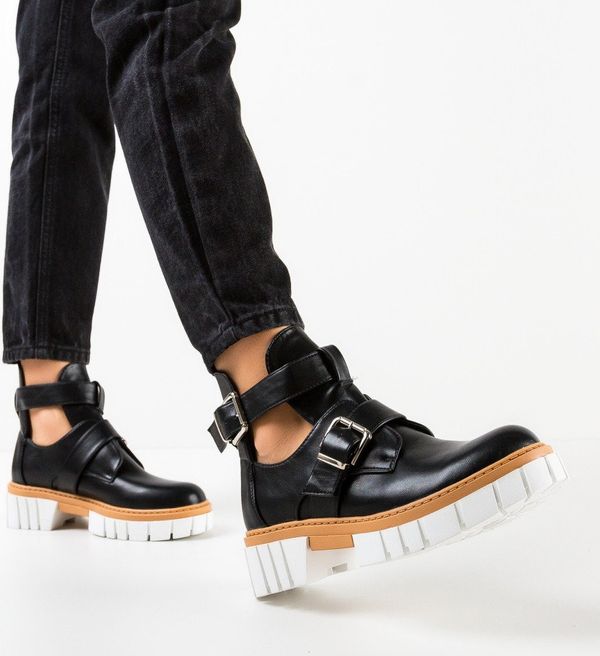 Ali Боти Britt Черни