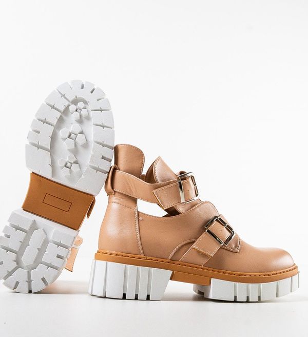 Ali Боти Britt Нуд