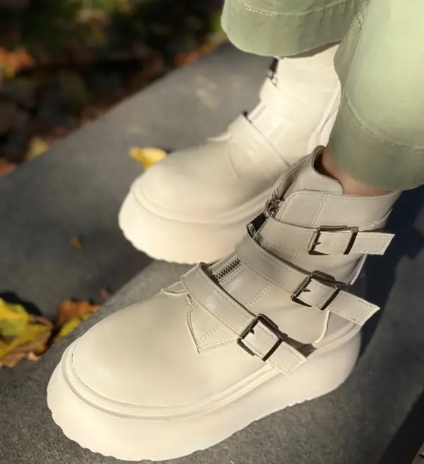 Mei Боти Carolt Бежов