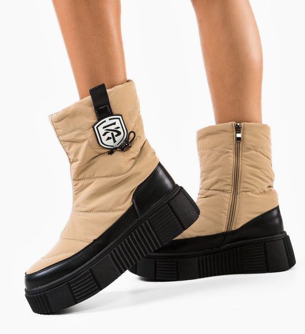 Zoha Боти Chrissie Каки