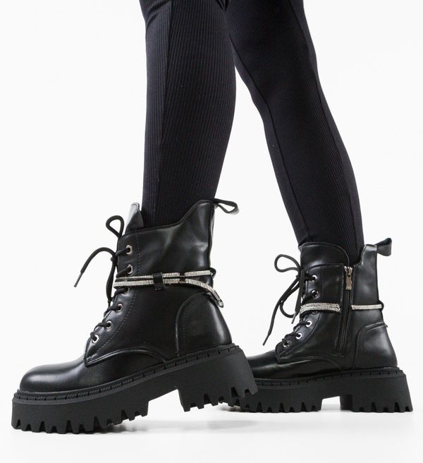 Zoha Боти Denvia Черни