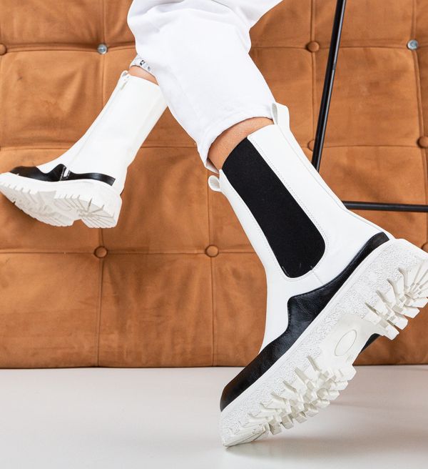 Ali Боти Dunkley Бели