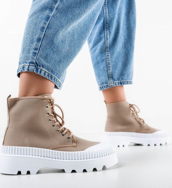 Ali Боти Elicia Каки