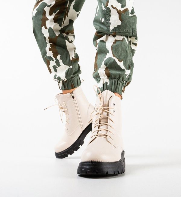 Zoha Боти Eloise Бежов