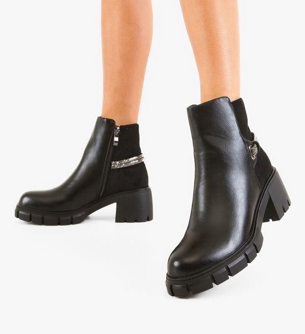 Angel Blue Боти Gayt Черни