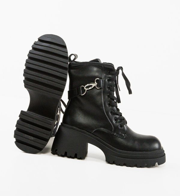 Zoha Боти Growl Черни