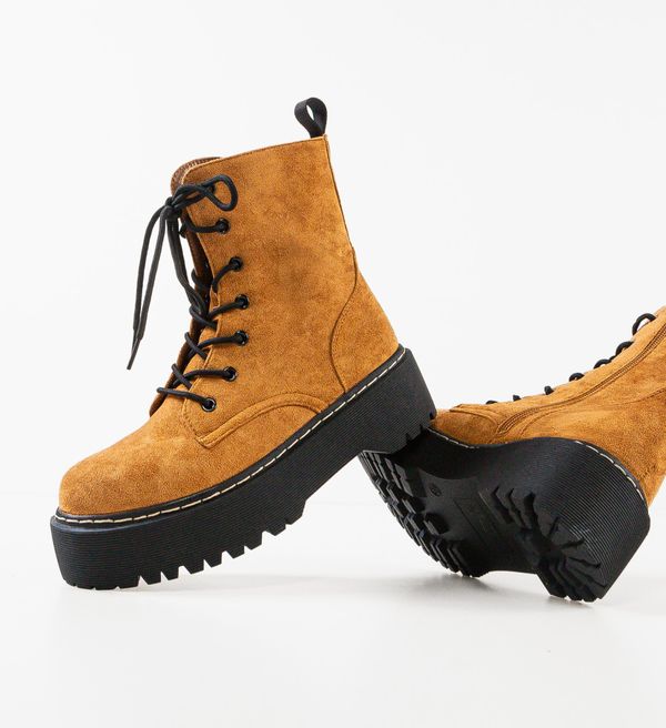 Ali Боти Hazel Камел