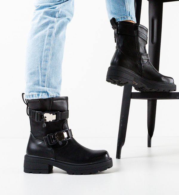 Ali Боти Hogg Черни