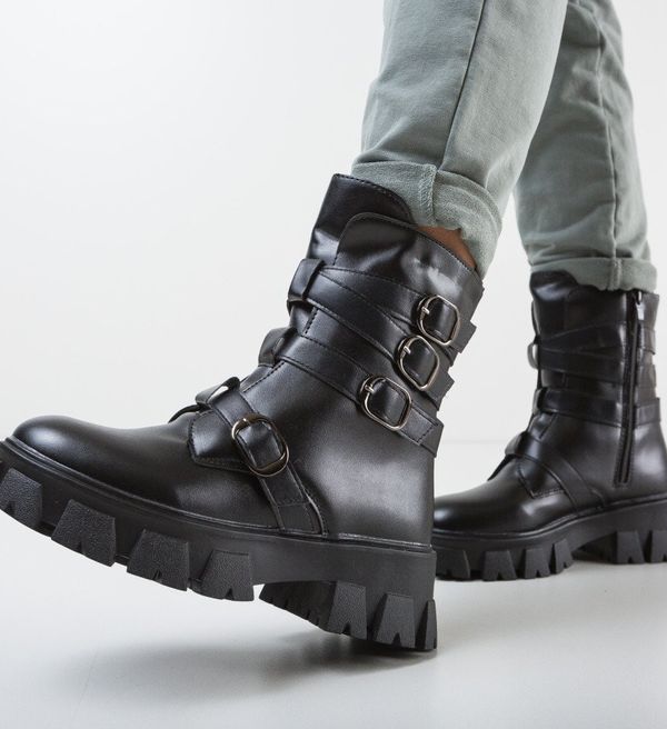 Mei Боти Kaam Черни