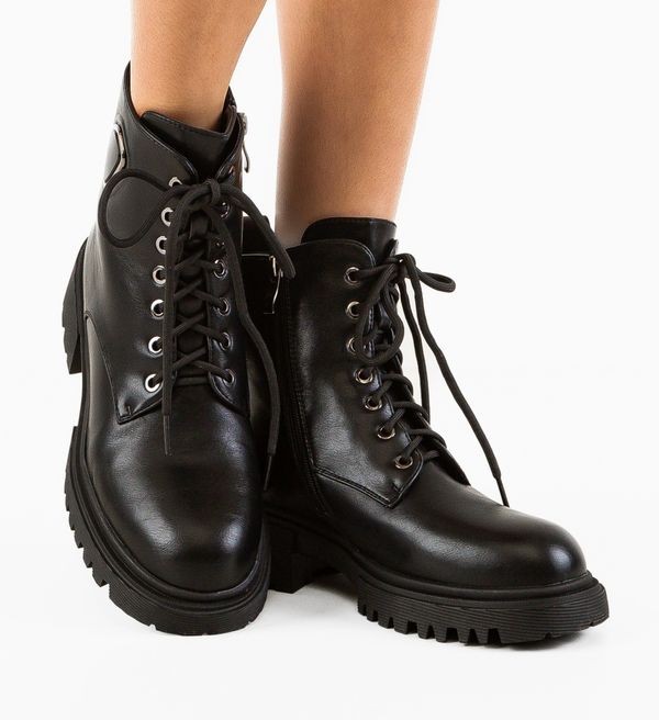 Carolie Боти Kaja Черни