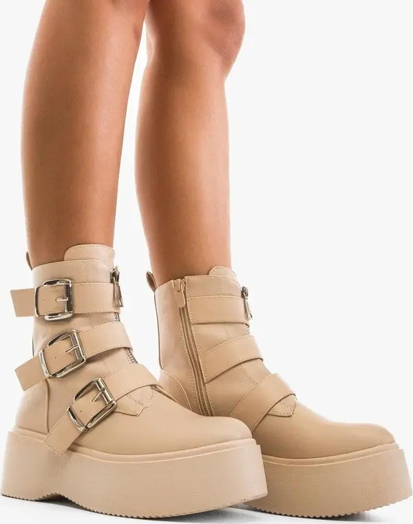 Carolie Боти Kamer Бежов