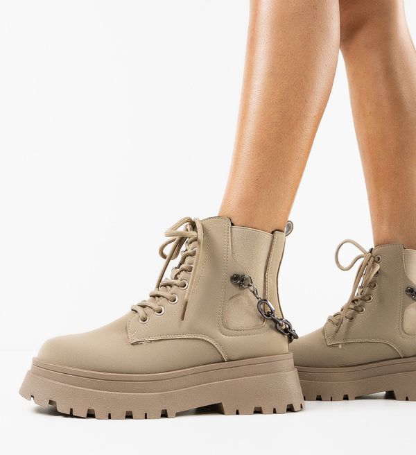 Mei Боти Kebun 2 Каки