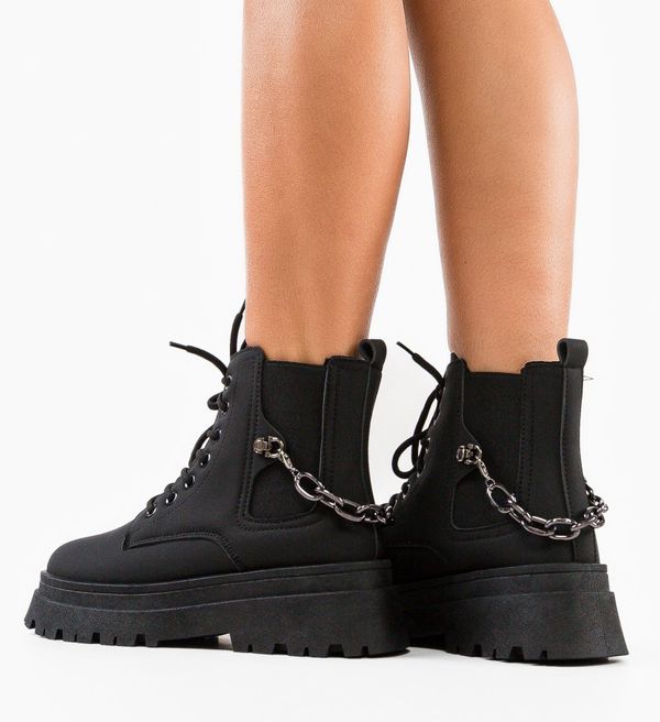 Mei Боти Kebun Черни