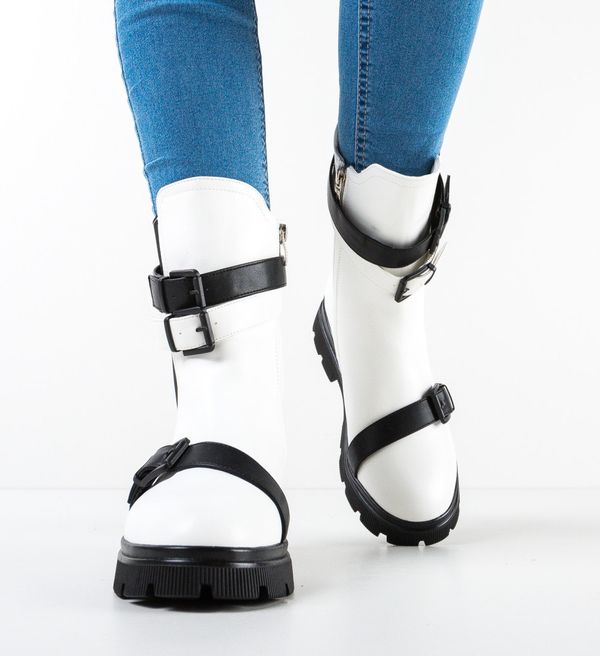 Mei Боти Liam Бели