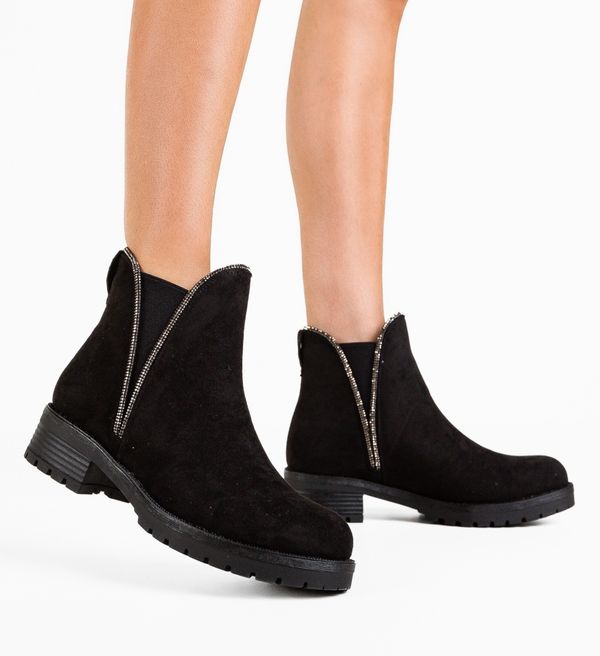 Ali Боти Monik Черни