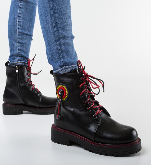 Zoha Боти Mullins Черни