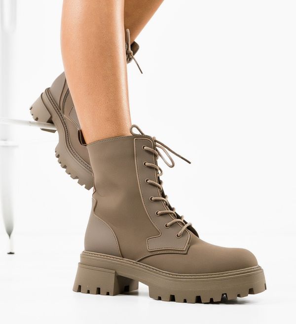 Ali Боти Nadine Каки