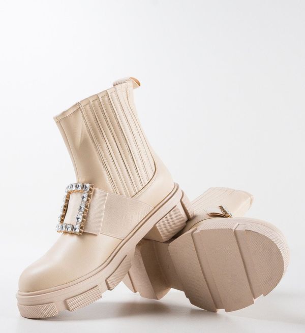 Ali Боти Saara Бежов