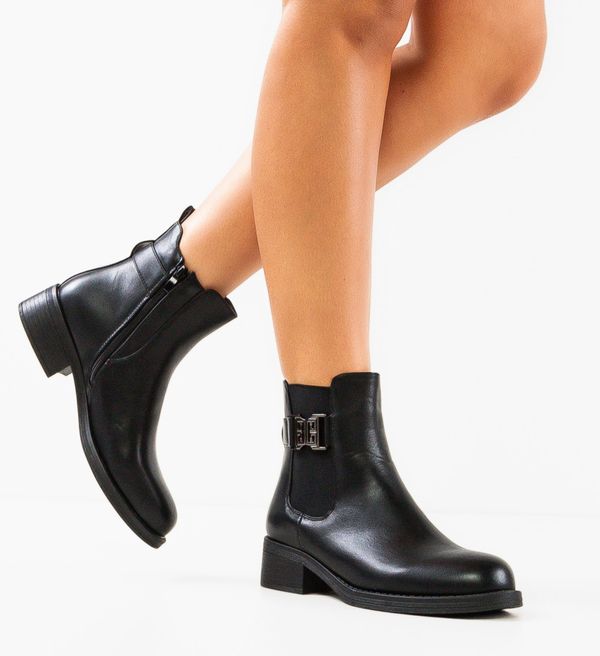 Kavia Боти Saira Черни