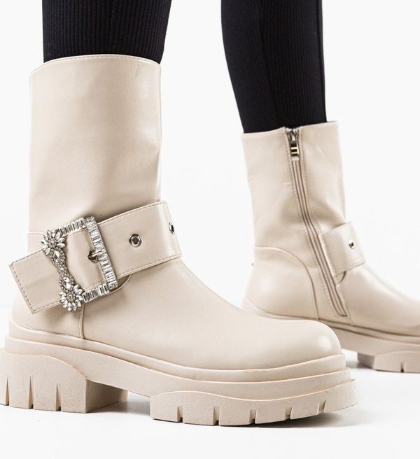 Ali Боти Short Бежов