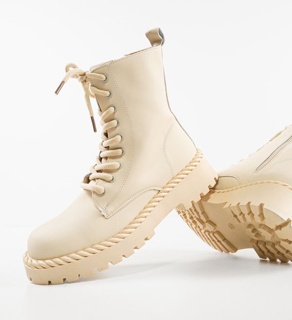 Zoha Боти Thoth Бежов