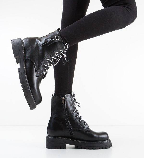 Udobni Боти Travolta Черни