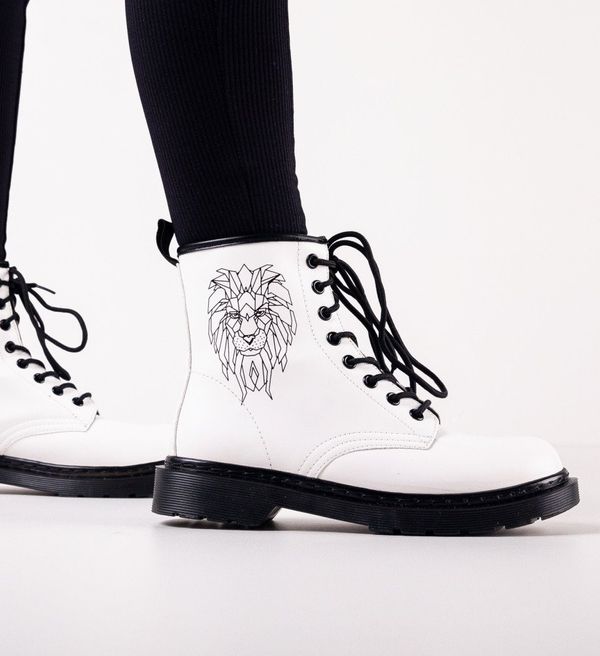 Ali Боти Trent Бели