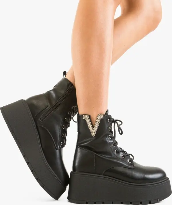 Carolie Боти Vivien Черни