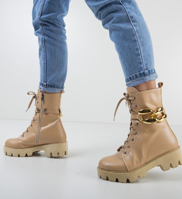 Wow Shoes Боти Yoais Бежов