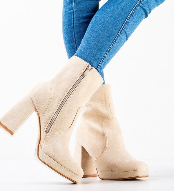 Ali Ботини Abbey Бежов