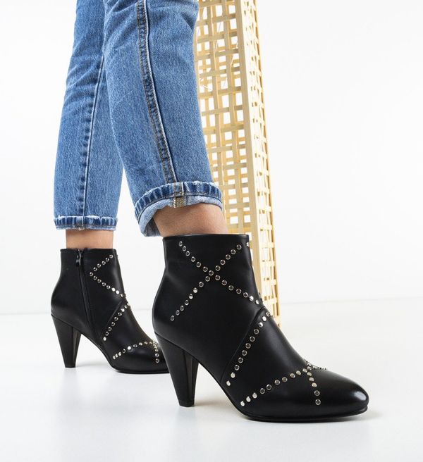 Ali Ботини Alistair Черни