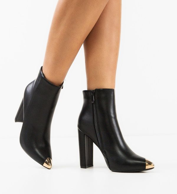 Ali Ботини Aoife Черни