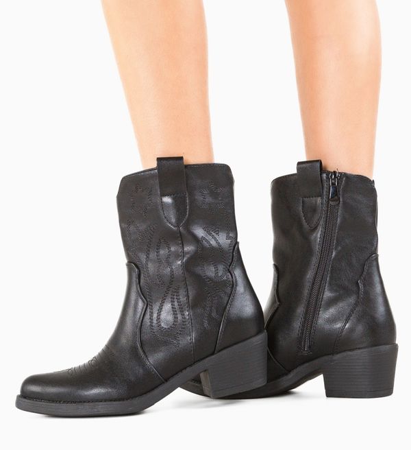 Ali Ботини Banele Черни