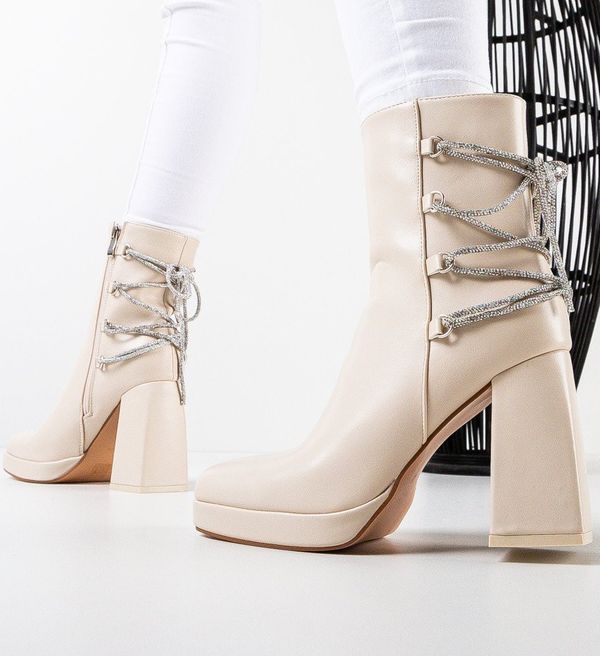 Ali Ботини Beattie Бежов